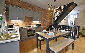 Quirky Cottage Set In Clitheroe